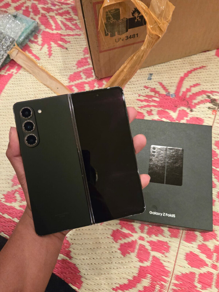 Samsung galaxy fold5 - 1