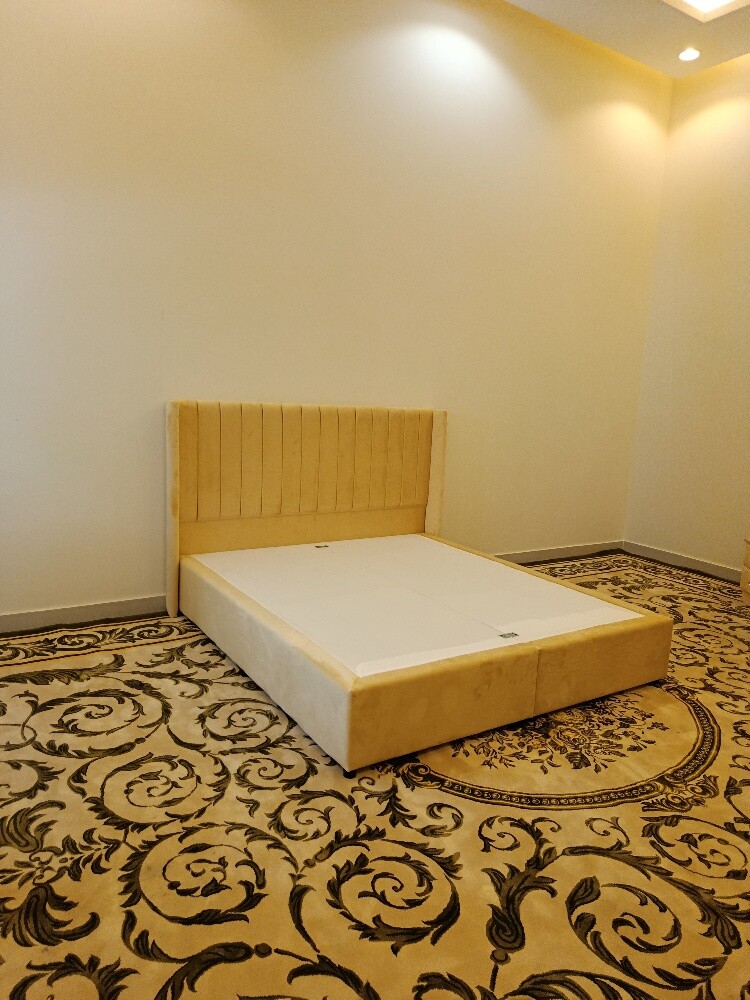 King size bed, Single bed available - 10