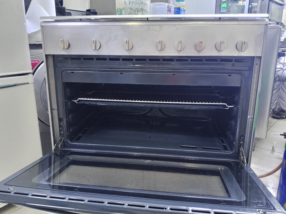 LG Cooker available for sell - 2
