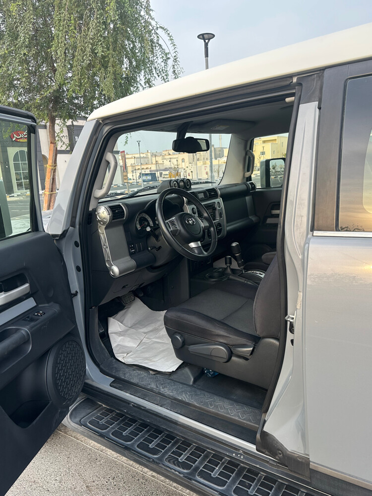 Tihs car is sam new condition engin geir ac oll everything good no any esu family use car one year istamara - 3