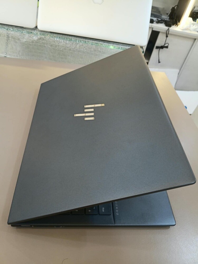 hp dragonfly g3 core i7 32gb ram - 4