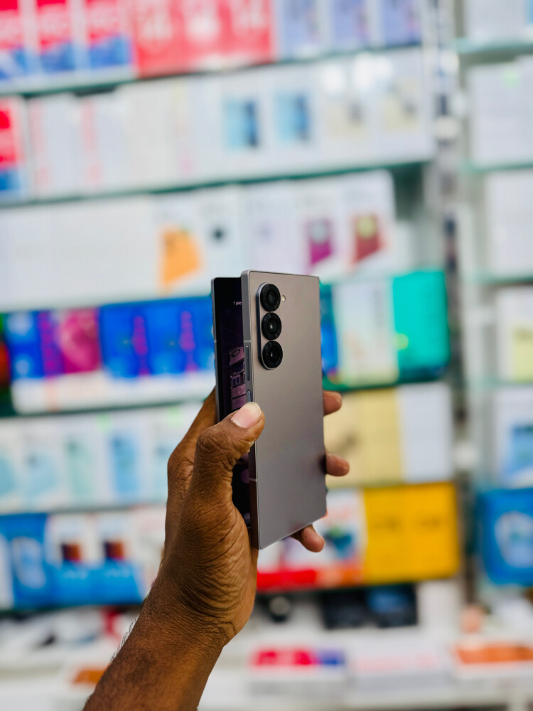 Samsung Galaxy Z Fold 6 - 7