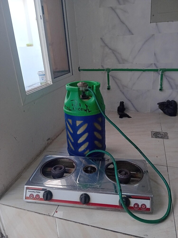 gas plate with gas cylinder - 1
