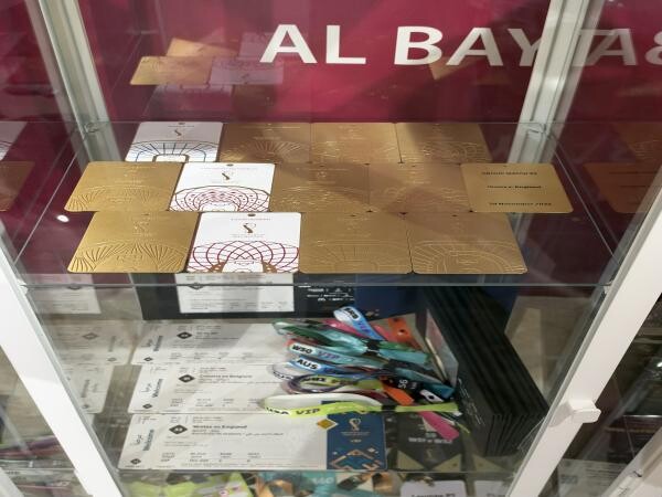 قمصان موقعة من نجوم عالميين - 6