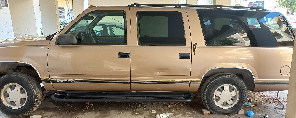 Classic GMC Suburban - 3