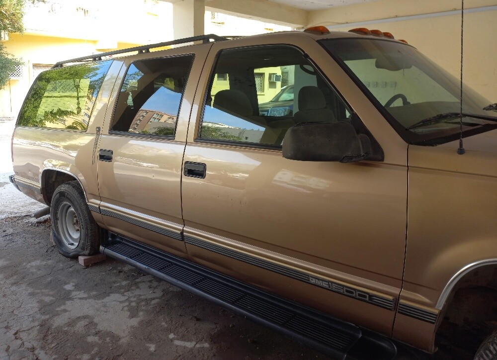 Classic GMC Suburban - 4