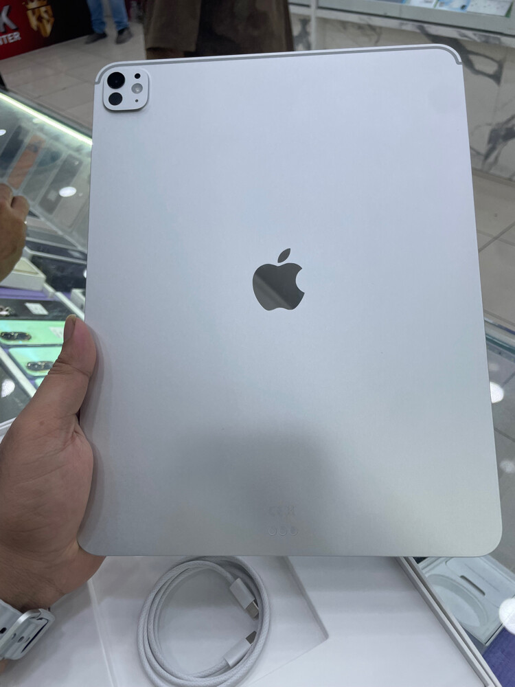iPad Pro 13 M5 1month use only - 2