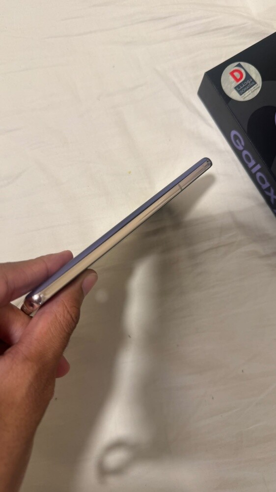 samsung S21 5G.  8 / 256 - 5