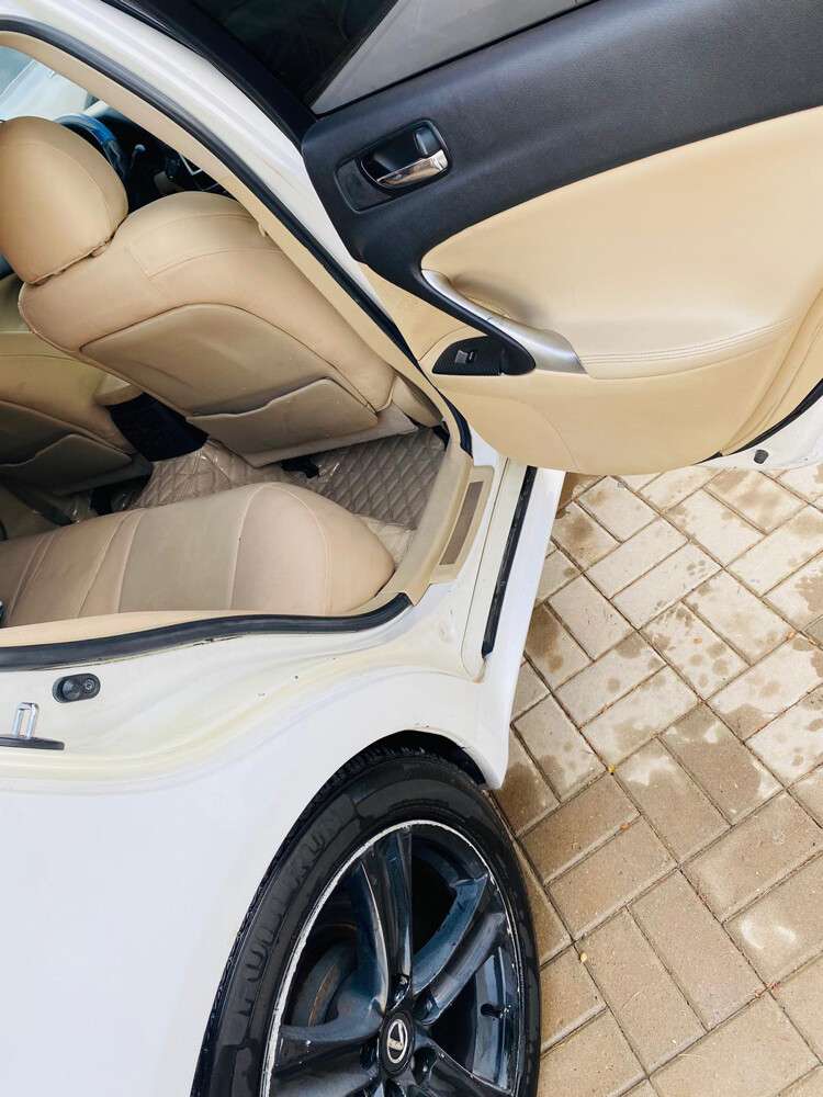 Lexus - 4