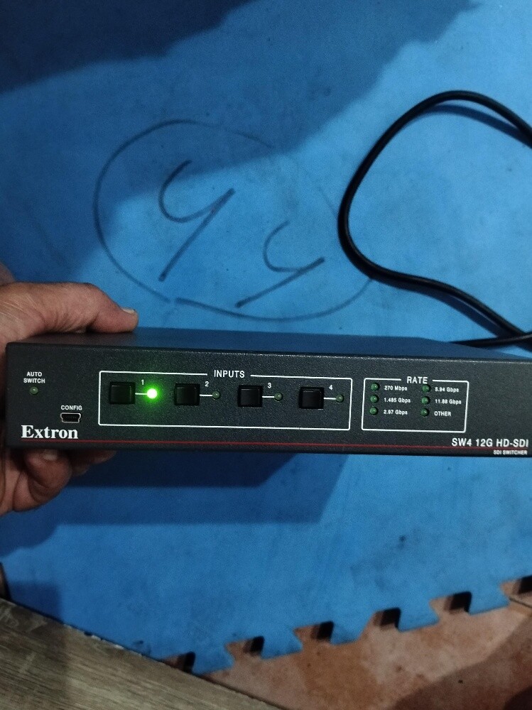 Extron SW4 12G HD-SDI 4-Input Switc - 2