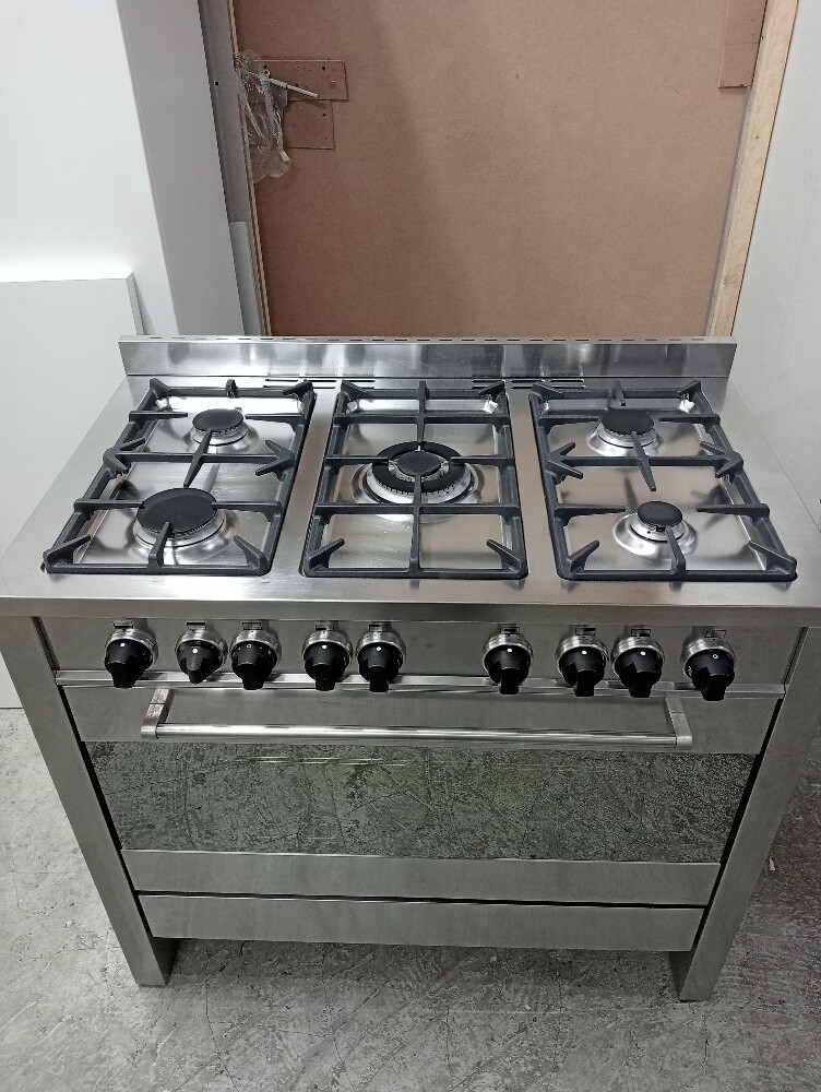 Italian Gas Cooker - 2