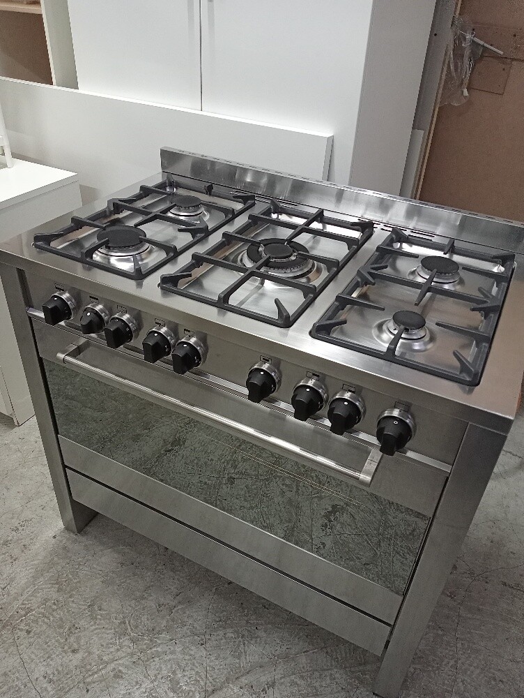 Italian Gas Cooker - 4