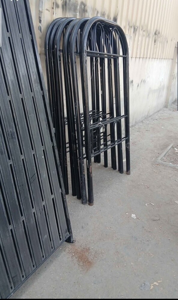 Used Black color, Silver,double bed - 5