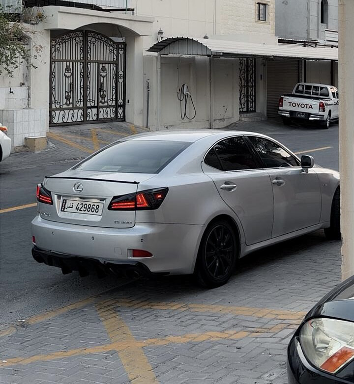 Lexus is 300 - 1