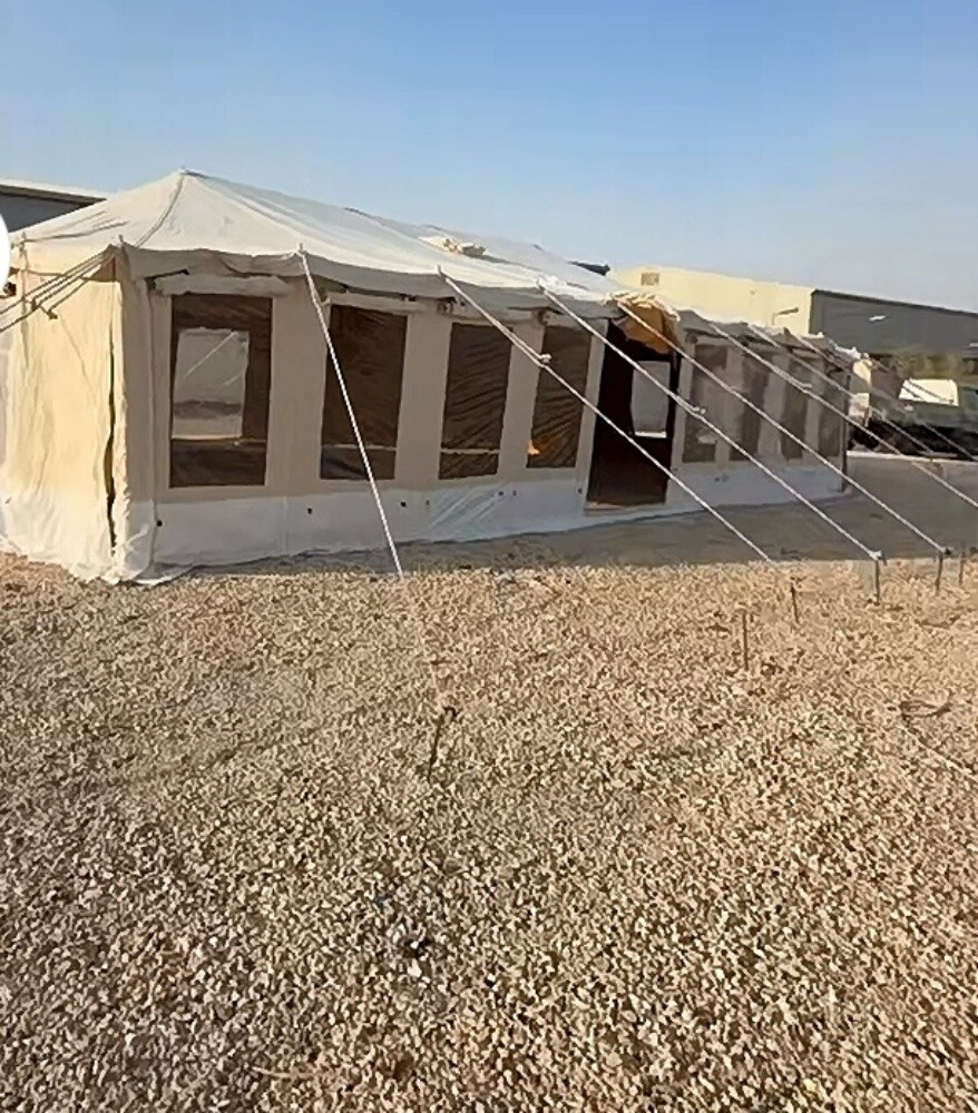 نقوم بتركيب جميع الخيام - 3