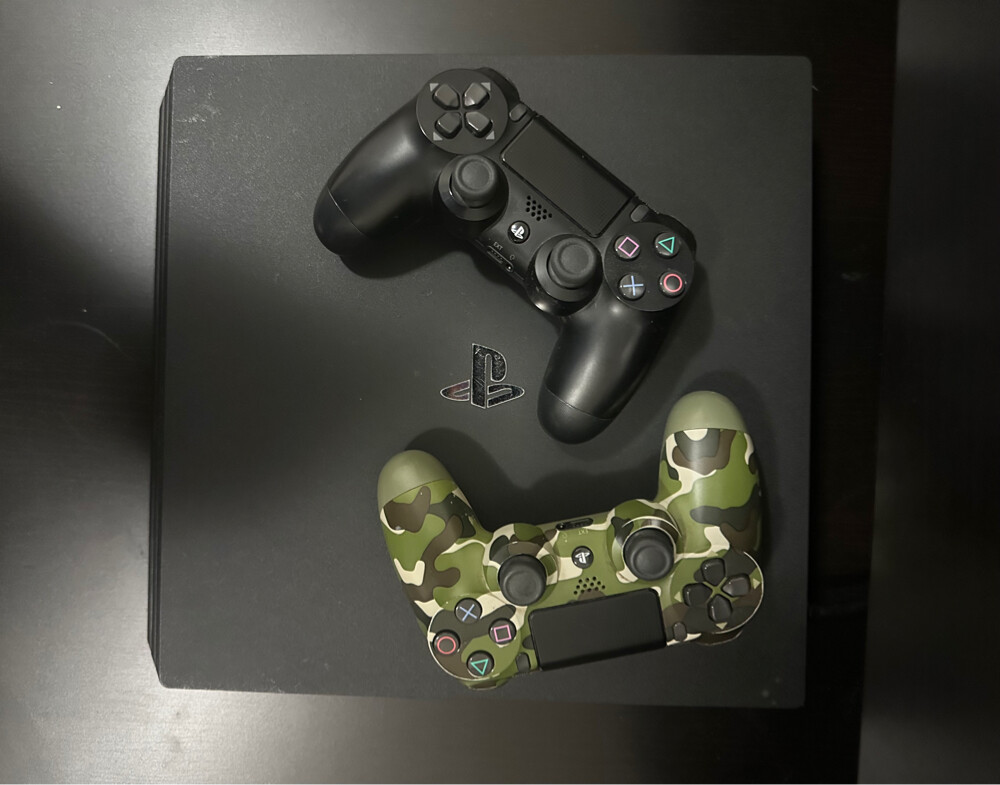 Playstation 4 pro 1 tb - 2