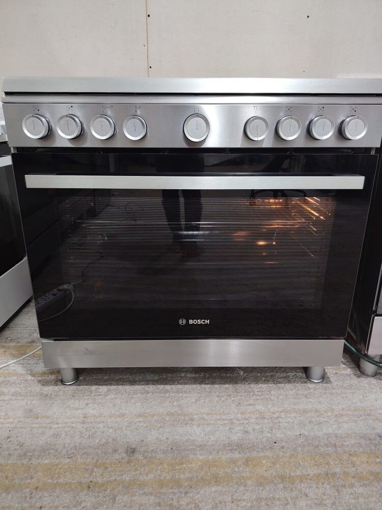 BOSCH Almost new Stove - 1