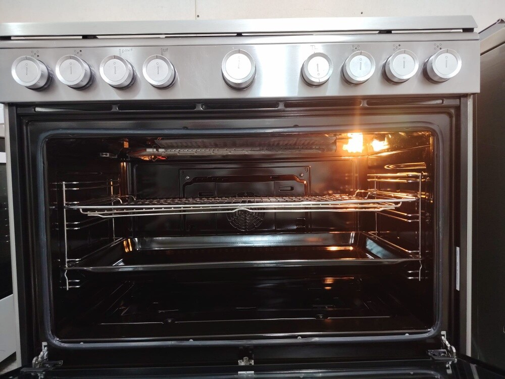 BOSCH Almost new Stove - 4