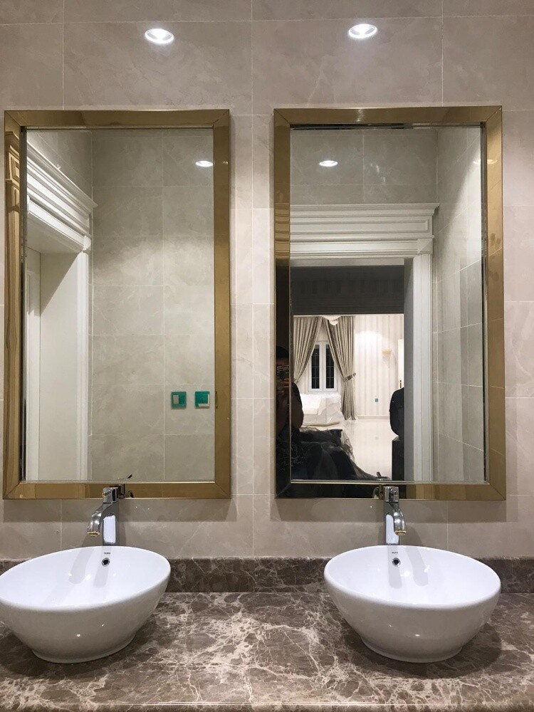 Mirrors and glass showers - 7