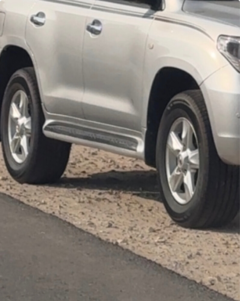 for sale vxr 2011 rims with new tir - 3