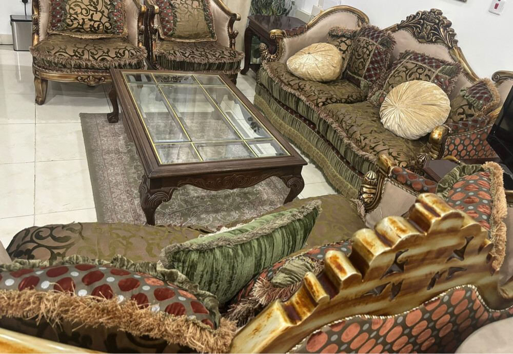 صالون مع طاولات  - 8