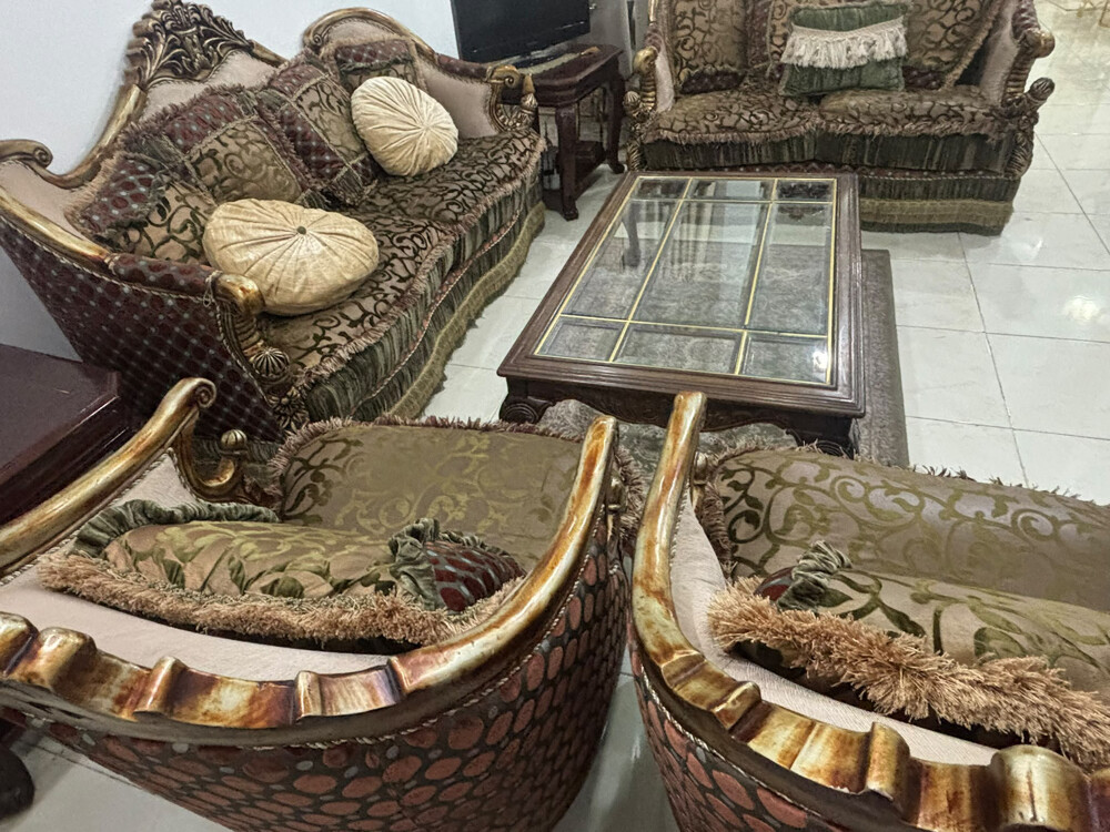 صالون مع طاولات  - 9