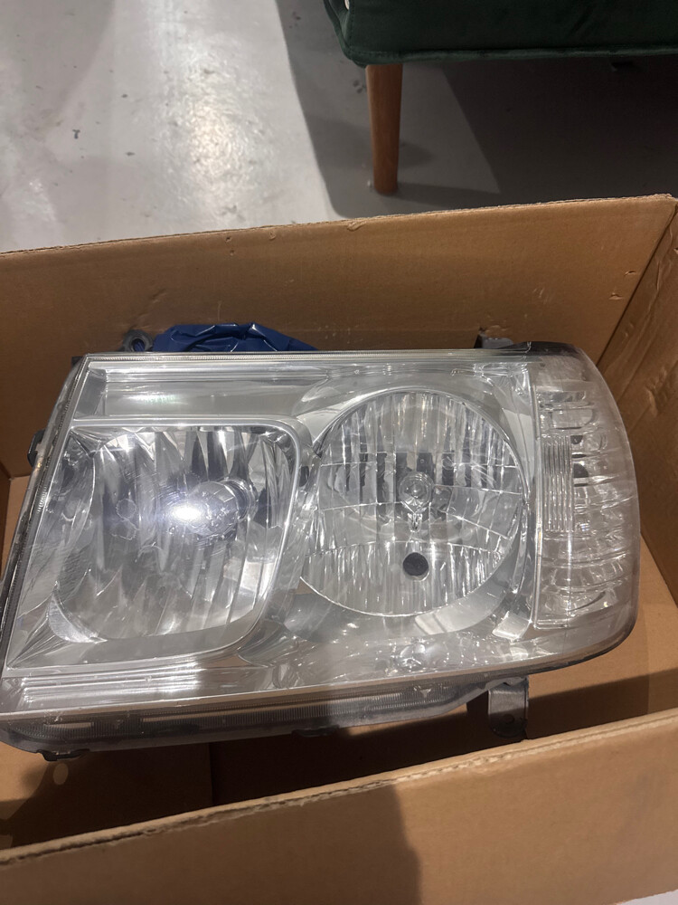 ‏head light Toyota - 1