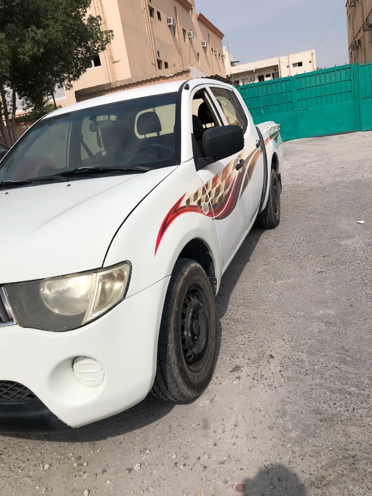 Nissan pickup - 4