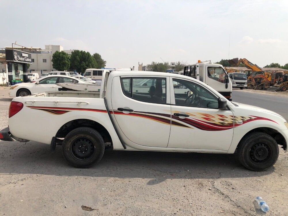 Nissan pickup - 7