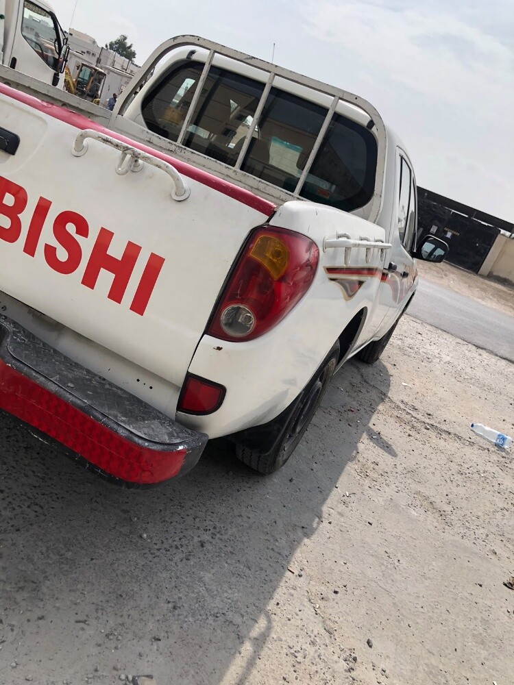 Nissan pickup - 5