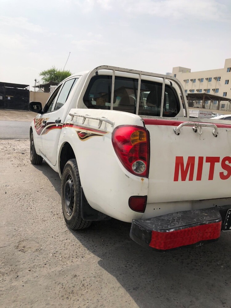 Nissan pickup - 6