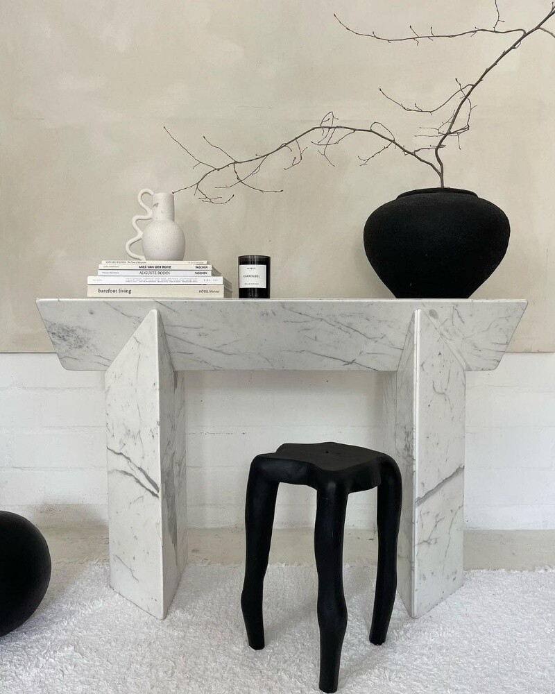 Marble and wood tables - 6