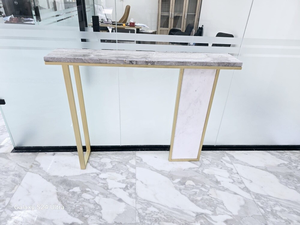Marble and wood tables - 4