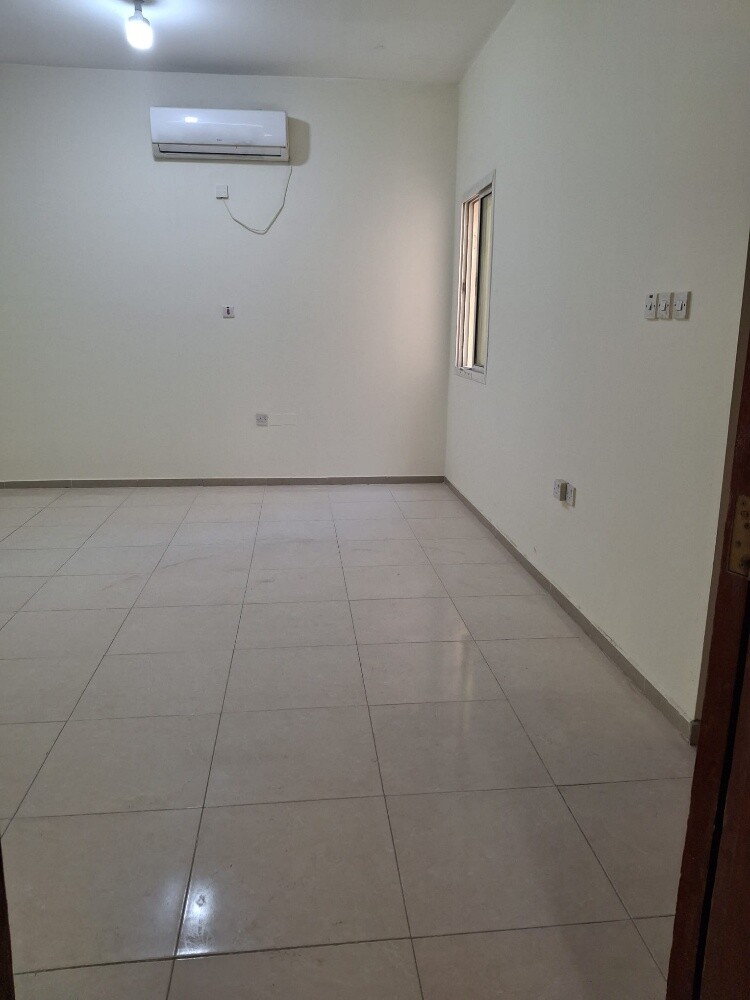 wide flat in Ain Khaled no comision - 1