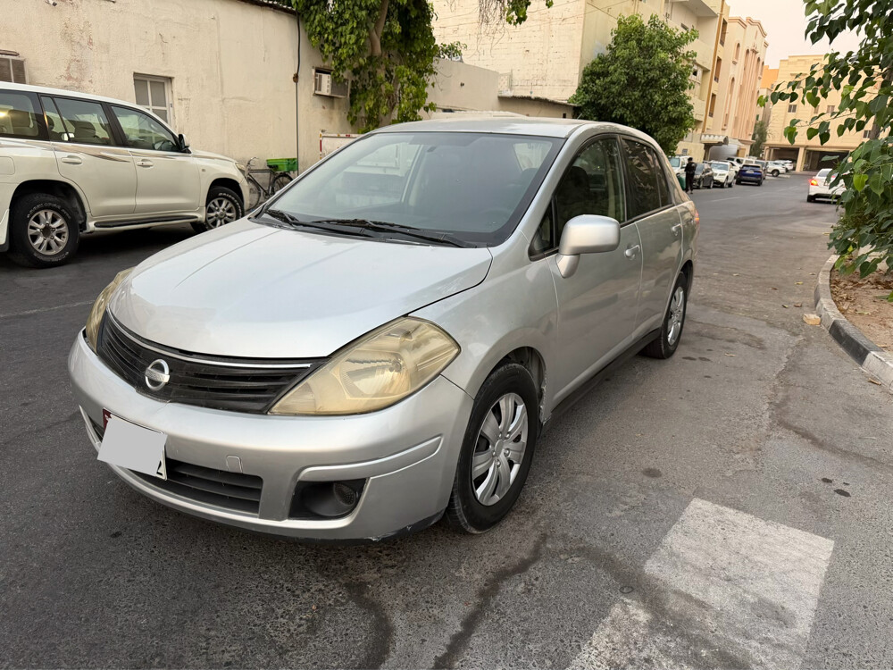 Nissan Tiida 2011 - 1