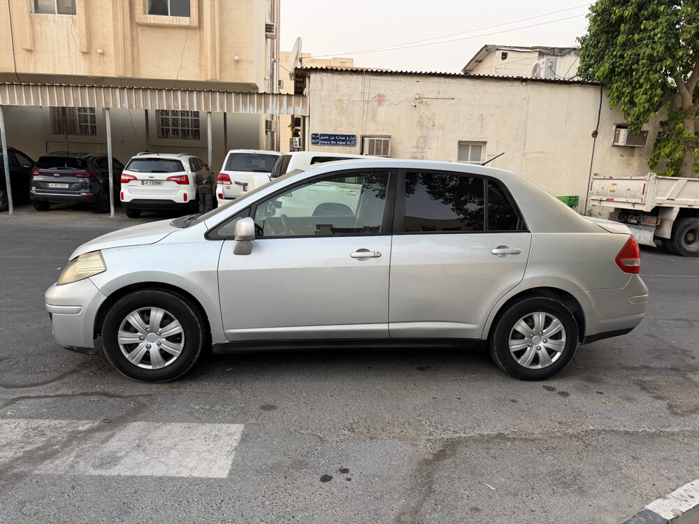 Nissan Tiida 2011 - 5