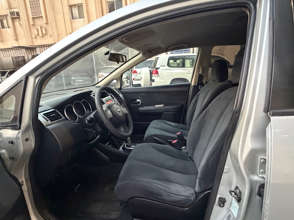 Nissan Tiida 2011 - 10