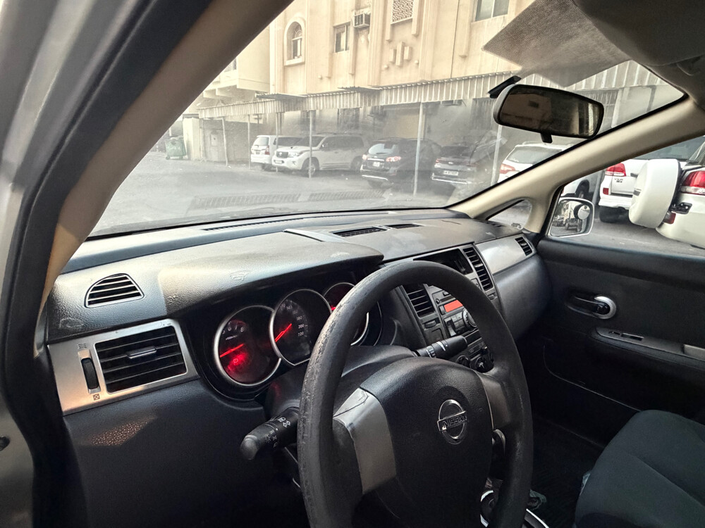 Nissan Tiida 2011 - 9