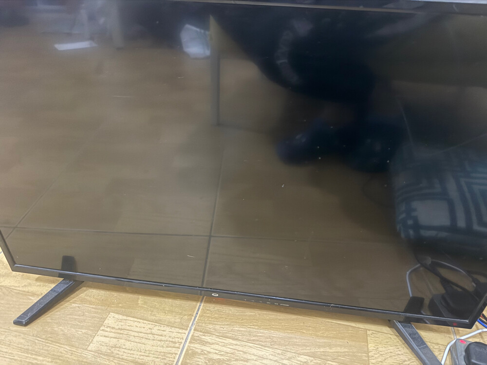 elekta tv (no remote) (negotiable) - 1