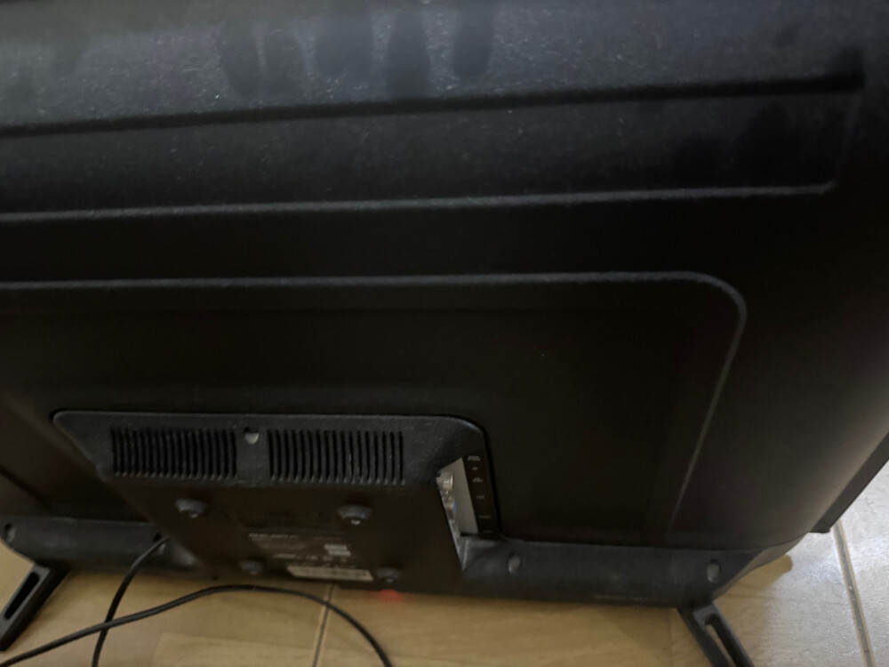 elekta tv (no remote) (negotiable) - 4
