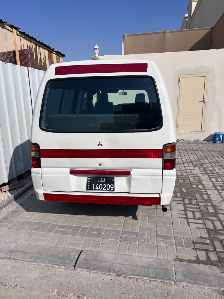 باص ميتسوبيشي ٣٠٠ ال - 2