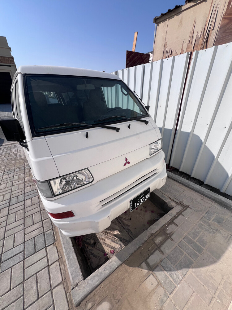 باص ميتسوبيشي ٣٠٠ ال - 3