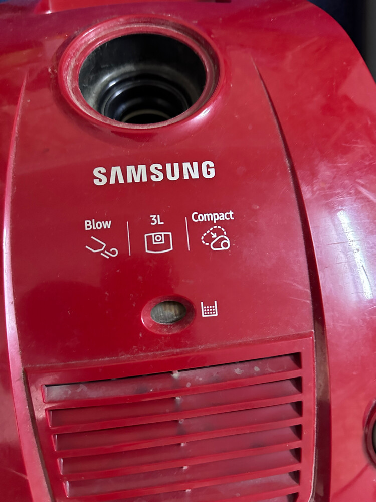vacuum cleaner  - 1