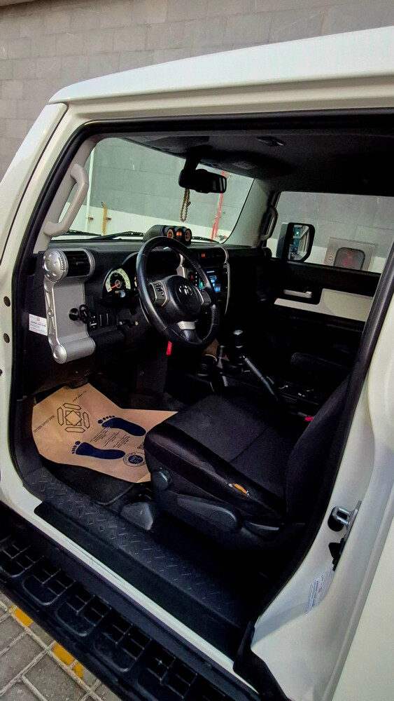 2013 full option FJ, Maintenance every 5k km, not used in off road, very clean and well maintained, and all equipment is original.Comprehensive insurance by QIC renewed in July 2027. 196,000 Kms mileage - 5