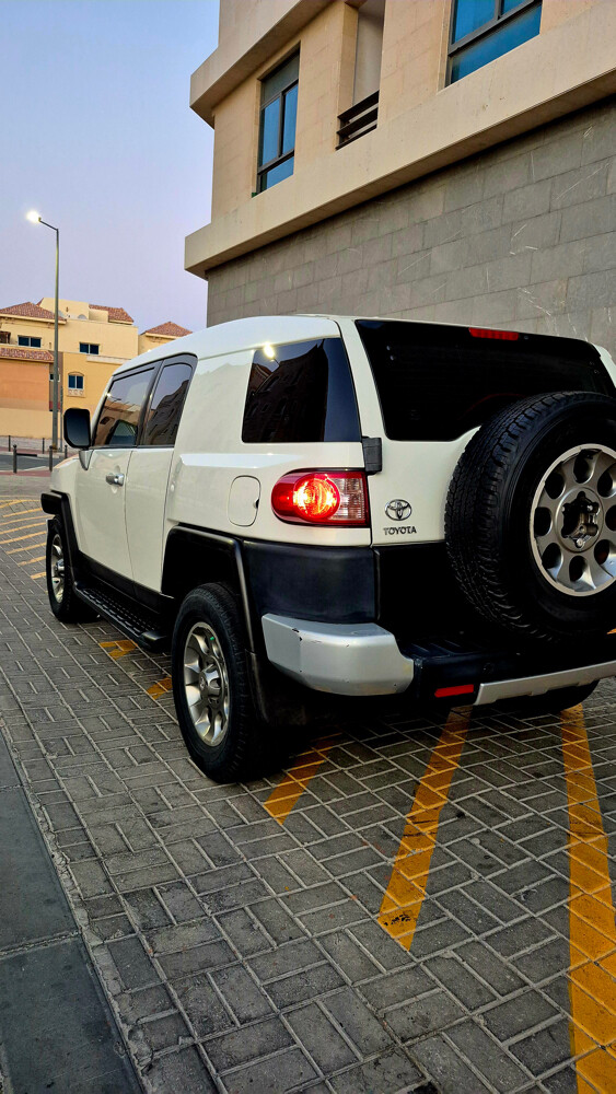 2013 full option FJ, Maintenance every 5k km, not used in off road, very clean and well maintained, and all equipment is original.Comprehensive insurance by QIC renewed in July 2027. 196,000 Kms mileage - 7