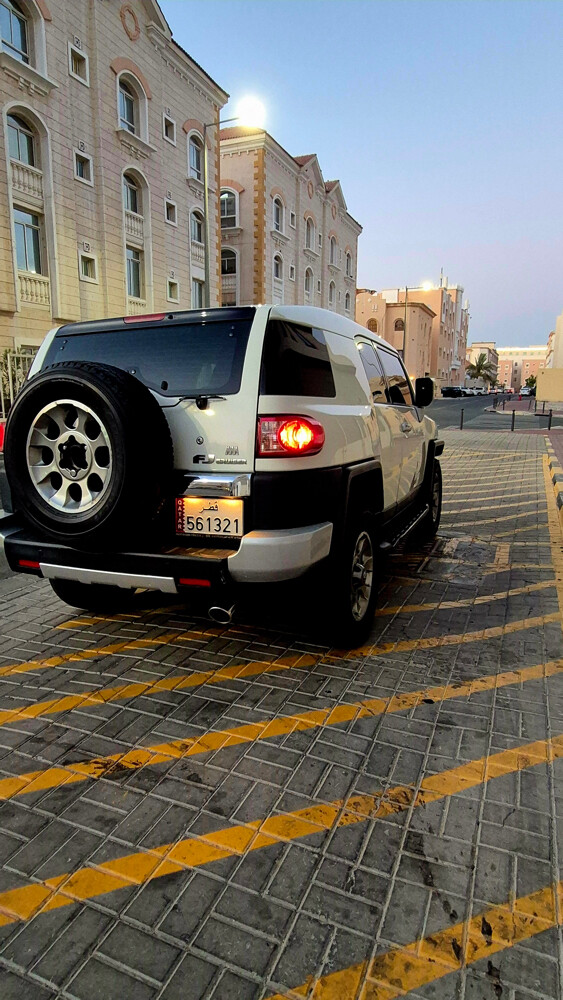 2013 full option FJ, Maintenance every 5k km, not used in off road, very clean and well maintained, and all equipment is original.Comprehensive insurance by QIC renewed in July 2027. 196,000 Kms mileage - 6