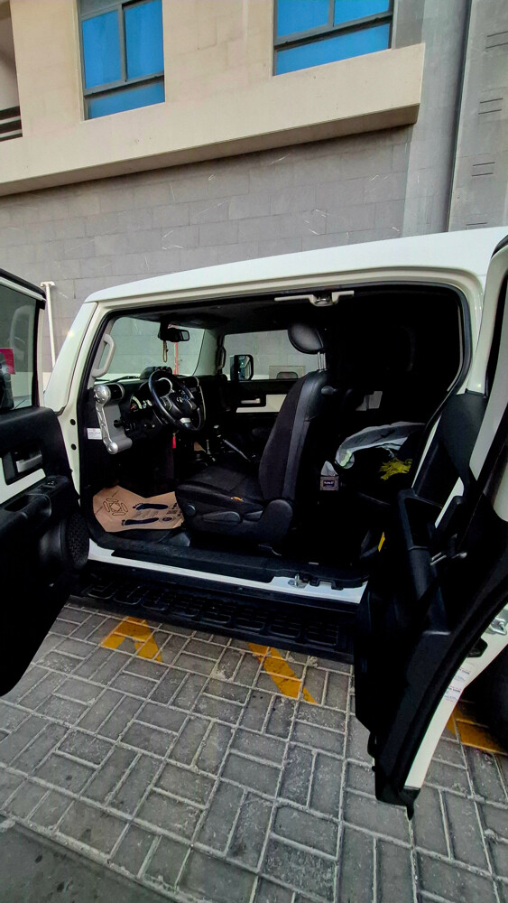 2013 full option FJ, Maintenance every 5k km, not used in off road, very clean and well maintained, and all equipment is original.Comprehensive insurance by QIC renewed in July 2027. 196,000 Kms mileage - 4