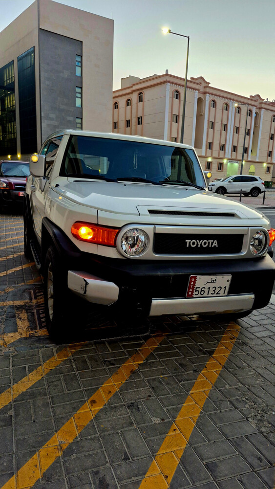 2013 full option FJ, Maintenance every 5k km, not used in off road, very clean and well maintained, and all equipment is original.Comprehensive insurance by QIC renewed in July 2027. 196,000 Kms mileage - 2