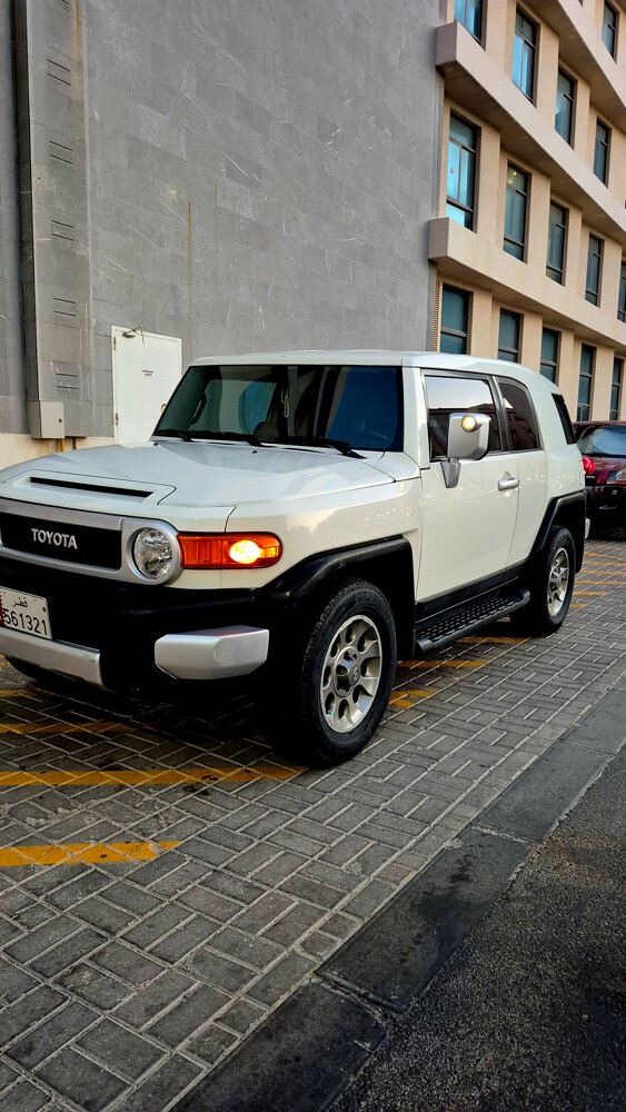 2013 full option FJ, Maintenance every 5k km, not used in off road, very clean and well maintained, and all equipment is original.Comprehensive insurance by QIC renewed in July 2027. 196,000 Kms mileage - 1