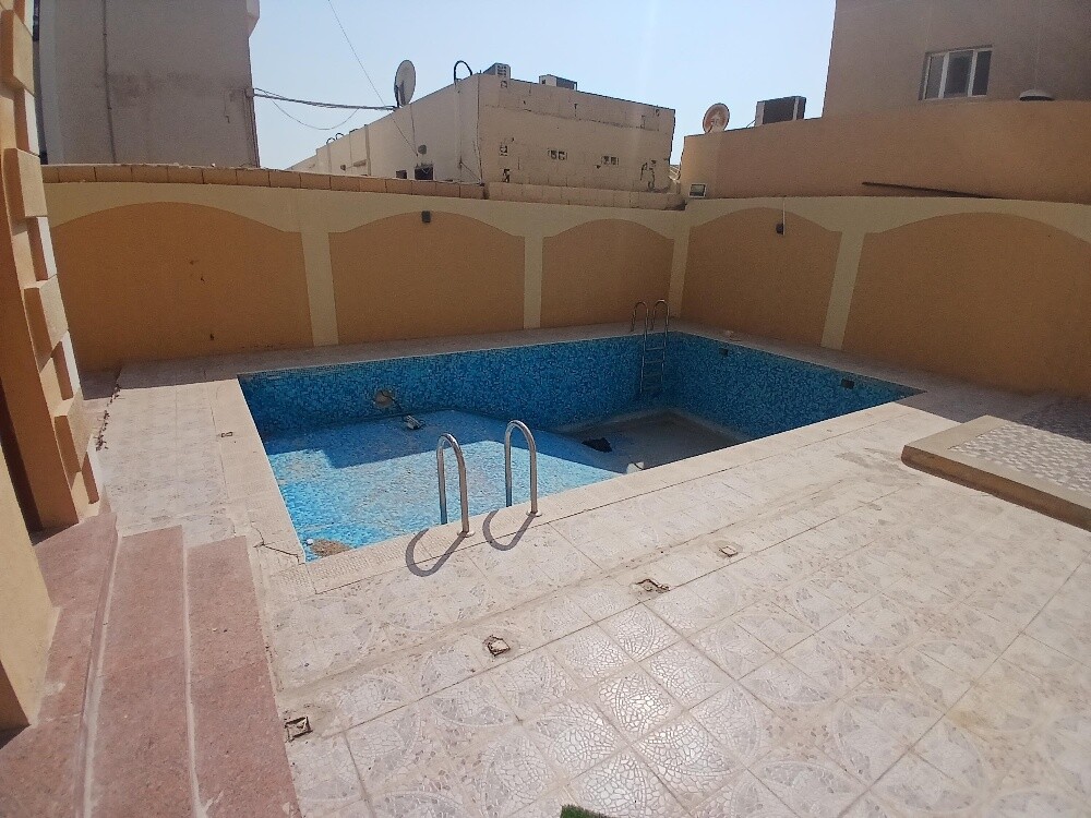 للإيجار فيلا في منطقة الدفنة. - 1